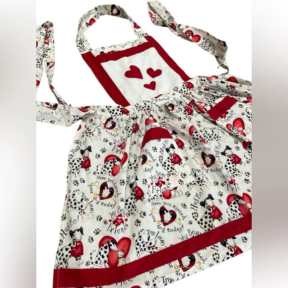 Red and white heart Valentine’s Day handmade cooking apron - Picture 2 of 4